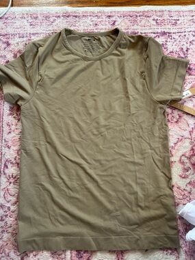 SKIMS Short Sleeve Crewneck Tee in Olive